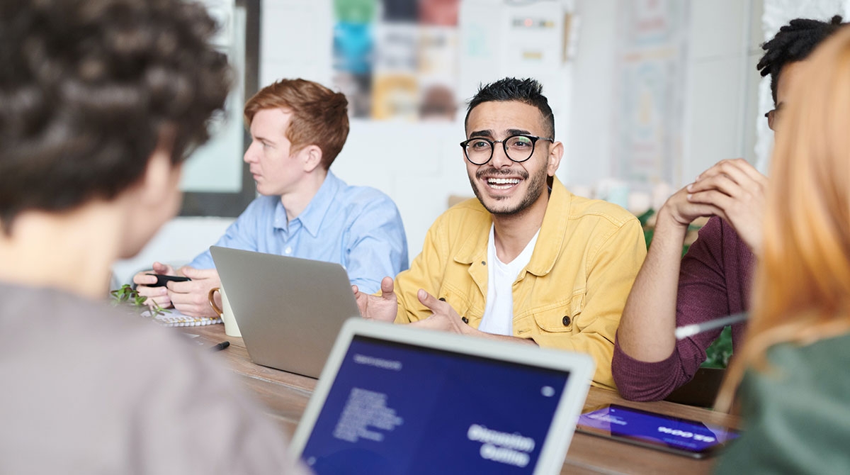 რა განსხვავებაა მუდმივ თანამშრომელსა და ფრილანსერს შორის